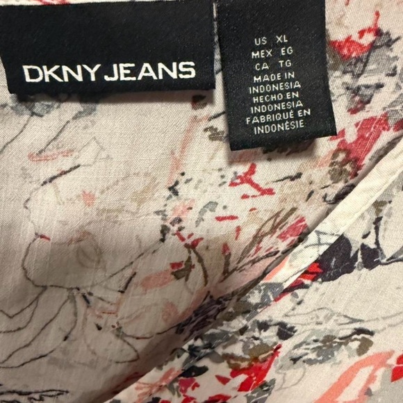 DKNY Jeans brand sleeveless V-neck tank top blouse with a floral print - Picture 6 of 8